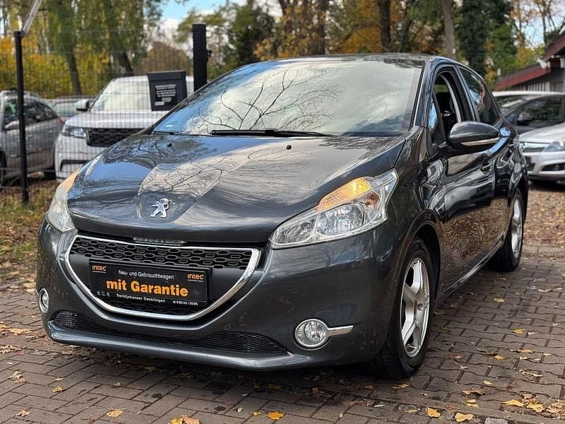 Grau Gebraucht 2012 Peugeot 208 Kleinwagen | 4.999 € (Guter Preis) - Bild 1/4