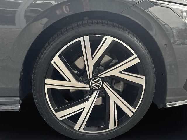 Gebraucht VW Golf VIII R-line 150 PS (110 kW) 2023 Delphingrau (metallic) Limousine
