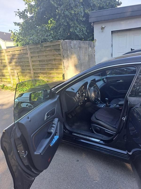 Gebraucht Mercedes CLA180 122 PS (89 kW) 2013 Schwarz Limousine