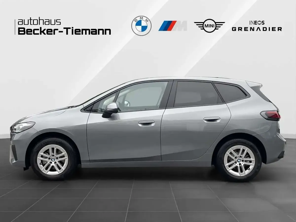 Gebraucht BMW 220 Active Tourer Sport Line 170 PS (125 kW) 2023 Silber Van / Kleinbus
