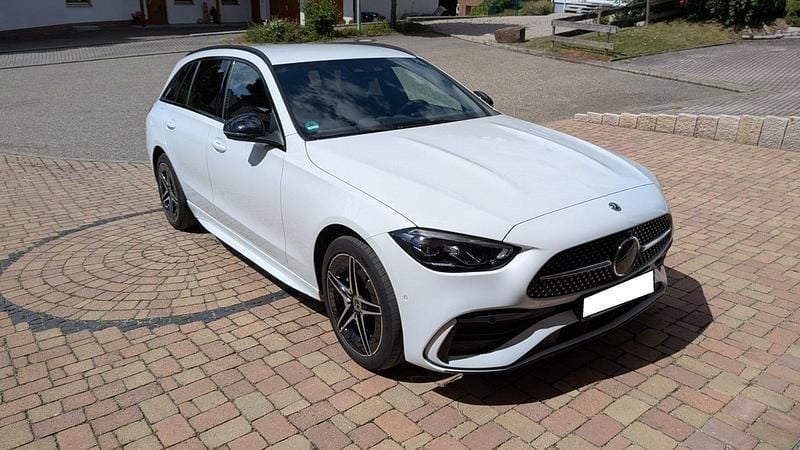 Weiß Gebraucht 2022 Mercedes C300e AMG line Kombi | 39.500 € (Fairer Preis) - Bild 1/4
