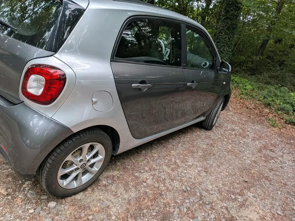 Gebraucht Smart ForFour Passion 72 PS (52 kW) 2015 Silber Kleinwagen