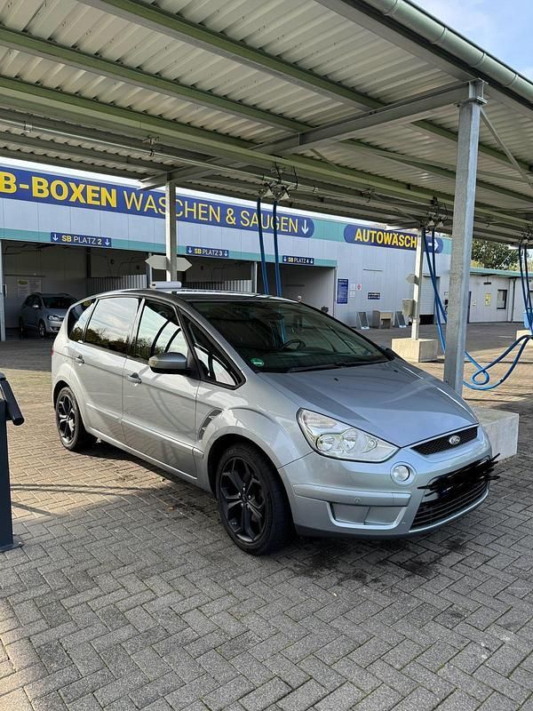 Silber Gebraucht 2009 Ford S-MAX S Van / Kleinbus | 2.499 € (Superpreis) - Bild 1/4
