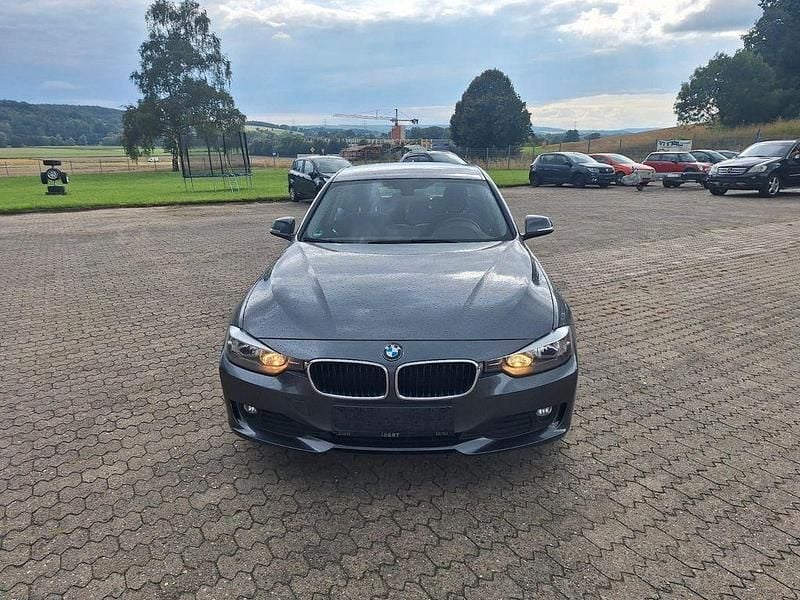 Grau Gebraucht 2012 BMW 316 Limousine | 9.699 € (Fairer Preis) - Bild 1/4