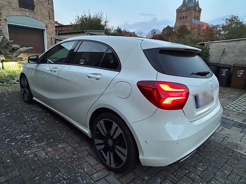 Gebraucht Mercedes A200 136 PS (100 kW) 2017 Weiß Limousine