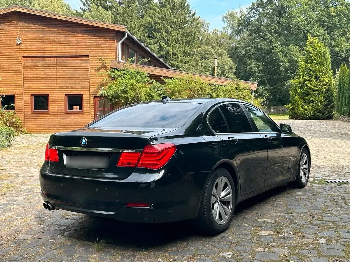 Gebraucht BMW 730 245 PS (180 kW) 2011 Schwarz Limousine