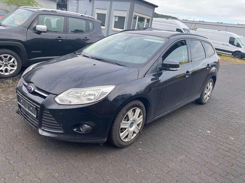 Gebraucht Ford Focus Trend 125 PS (91 kW) 2014 Schwarz Kombi