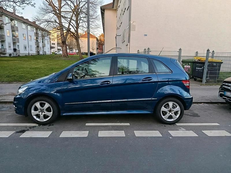 Gebraucht Mercedes B200 136 PS (100 kW) 2009 Blau Van / Kleinbus