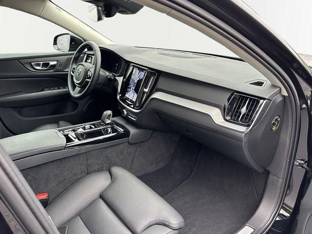 Gebraucht Volvo V60 Plus 398 PS (292 kW) 2024 Onyx black / metallic Kombi