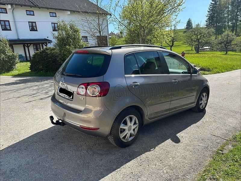 Gebraucht VW Golf Plus Cross Life 122 PS (89 kW) 2013 Braun Van / Kleinbus