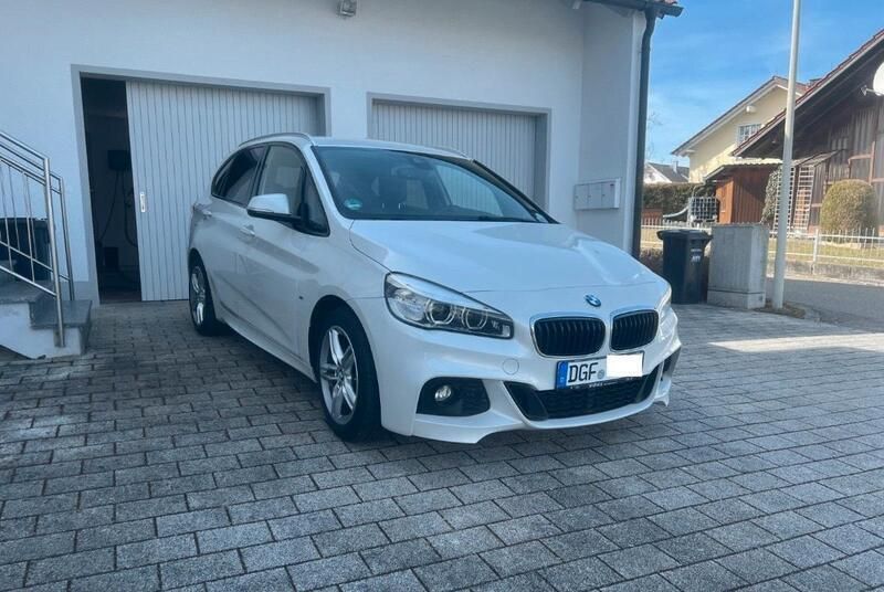 Weiß Gebraucht 2017 BMW 220 Active Tourer M Sport Van / Kleinbus | 15.500 € (Guter Preis) - Bild 1/4