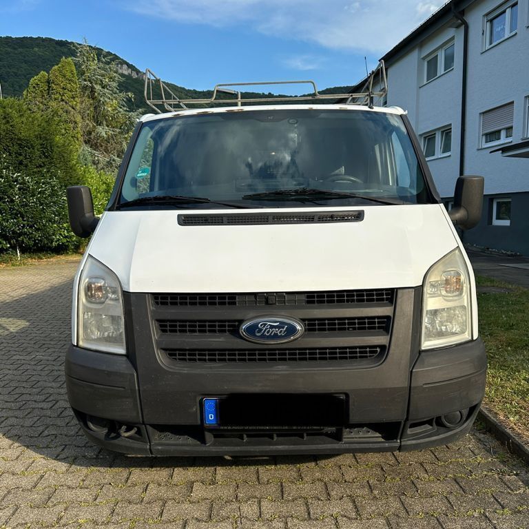Weiß Gebraucht 2011 Ford Tourneo Van / Kleinbus | 6.990 € (Etwas zu teuer) - Bild 1/4