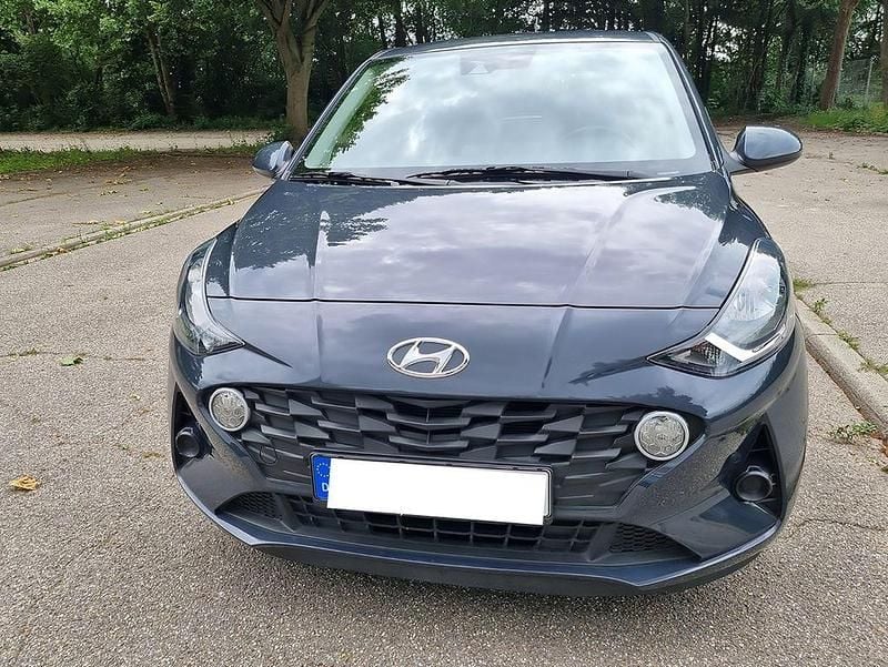 Grau Gebraucht 2022 Hyundai i10 Select Kleinwagen | 10.700 € (Superpreis) - Bild 1/4