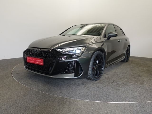 Grau Neu 2025 Audi RS3 Sportback Ambiente Kleinwagen | 66.950 € (Superpreis) - Bild 1/4