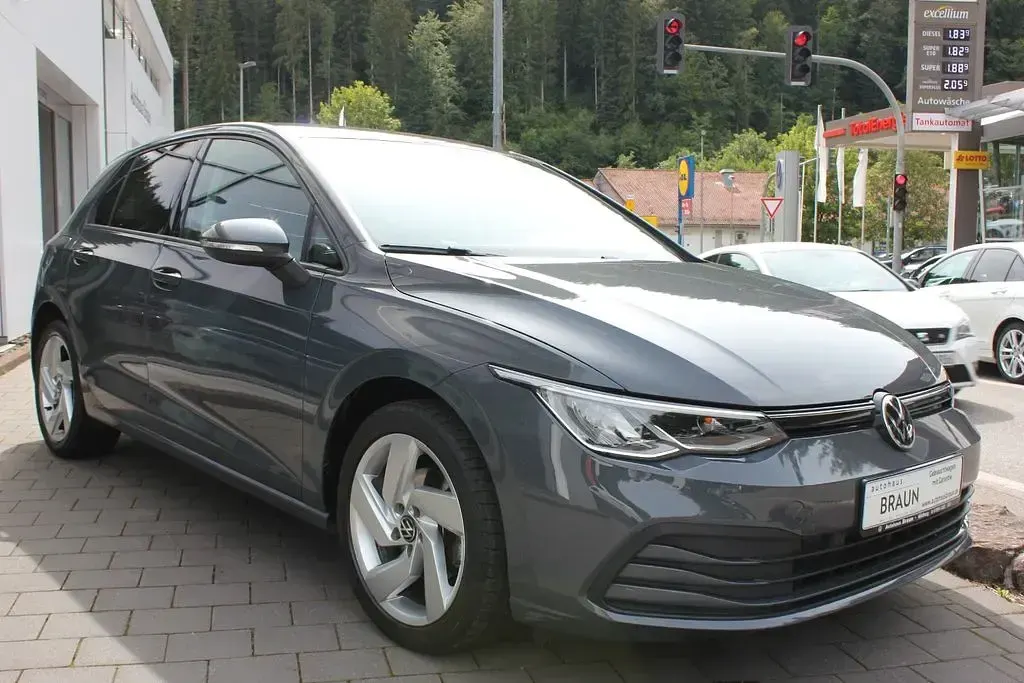 Gebraucht VW Passat 150 PS (110 kW) 2022 Deep black Kombi