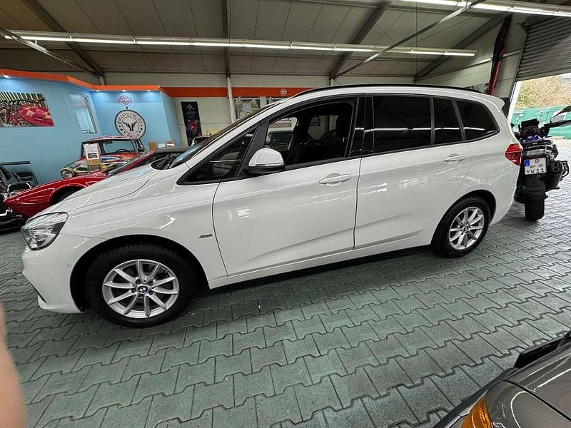 Gebraucht BMW 218 Sport Line 136 PS (100 kW) 2017 Alpinweiss iii Van / Kleinbus