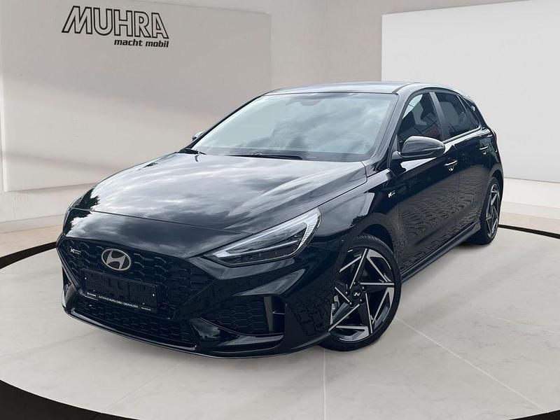 Abyss black / mic Neu 2025 Hyundai i30 N Line Limousine | 28.889 € (Fairer Preis) - Bild 1/4