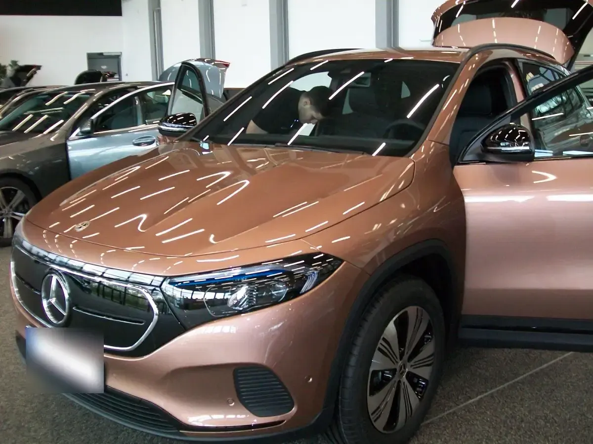 Second-hand Mercedes EQA250 Progressive 139 kW (190 CP) 2023 Auriu SUV