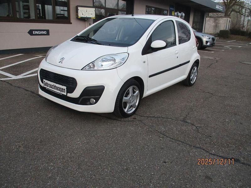Gebraucht Peugeot 107 Active 68 PS (50 kW) 2012 Weiß Kleinwagen