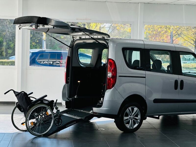 Gebraucht Opel Combo Edition 135 PS (99 kW) 2014 Silber Van / Kleinbus