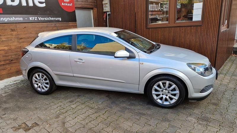 Gebraucht Opel Astra GTC Edition 116 PS (85 kW) 2008 Silber Coupé