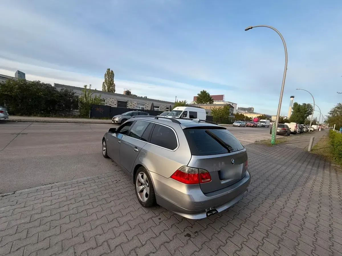 Gebraucht BMW 530 231 PS (169 kW) 2006 Grau Kombi