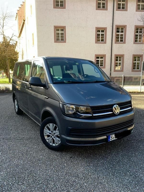 Grau Gebraucht 2015 VW T6 Van | 24.500 € (Teuer) - Bild 1/4
