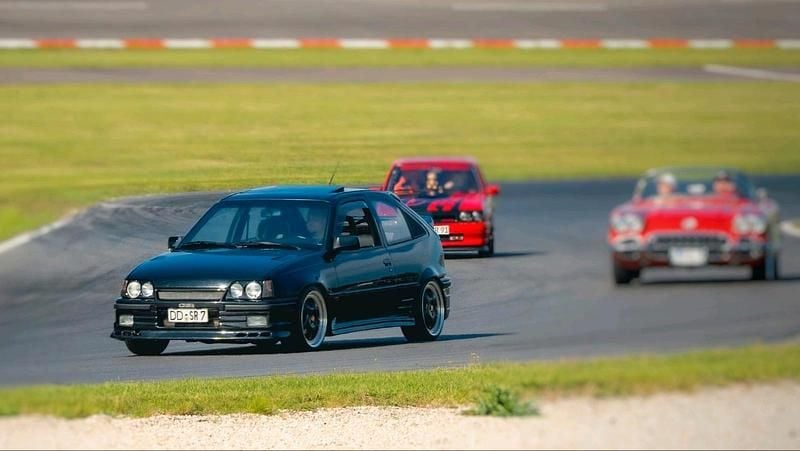 Schwarz Gebraucht 1991 Opel Kadett Limousine | 18.000 € - Bild 1/1