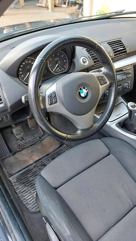 Gebraucht BMW 118 130 PS (95 kW) 2005 Schwarz Kleinwagen