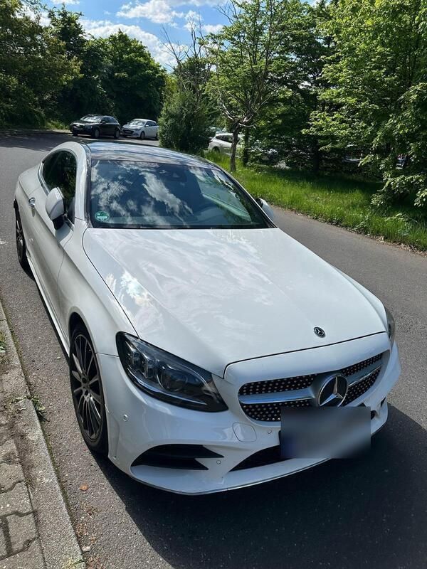 Weiß Gebraucht 2018 Mercedes C300 Coupé | 27.500 € (Fairer Preis) - Bild 1/4