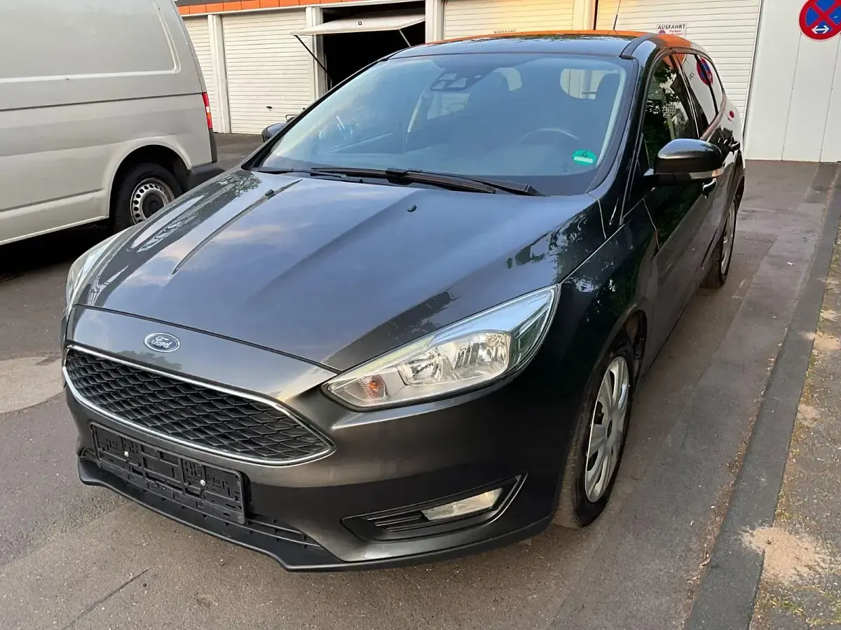 Gebraucht Ford Focus 101 PS (74 kW) 2016 Grau Kombi