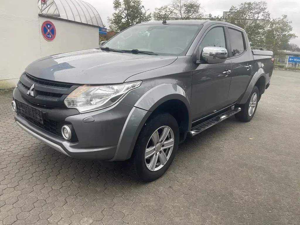 Gebraucht Mitsubishi L200 Plus 181 PS (133 kW) 2018 Grau Pickup