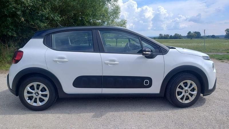 Weiß Gebraucht 2017 Citroën C3 Feel Kleinwagen | 8.850 € (Fairer Preis) - Bild 1/4