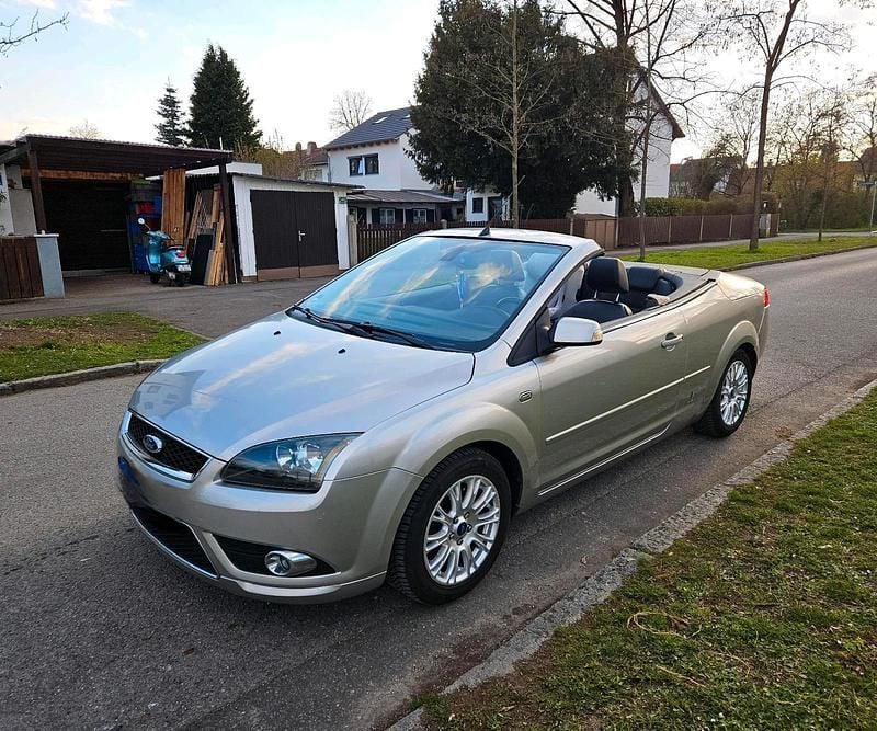 Gebraucht Ford Focus Cabriolet Titanium 145 PS (106 kW) 2007 Grau Cabrio