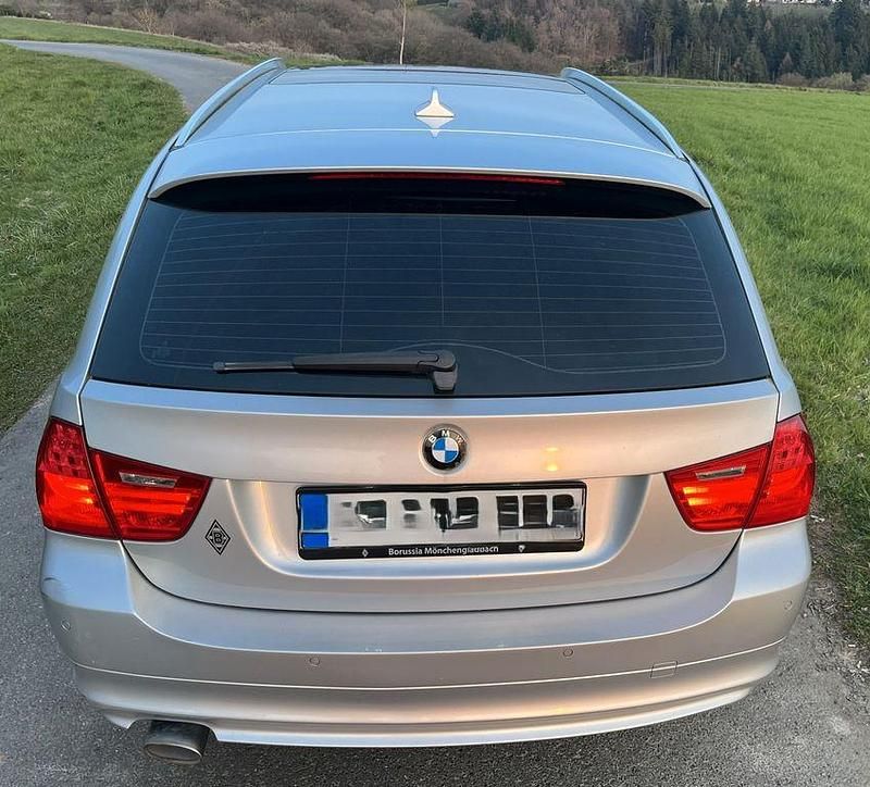Gebraucht BMW 320 184 PS (135 kW) 2011 Silber Kombi