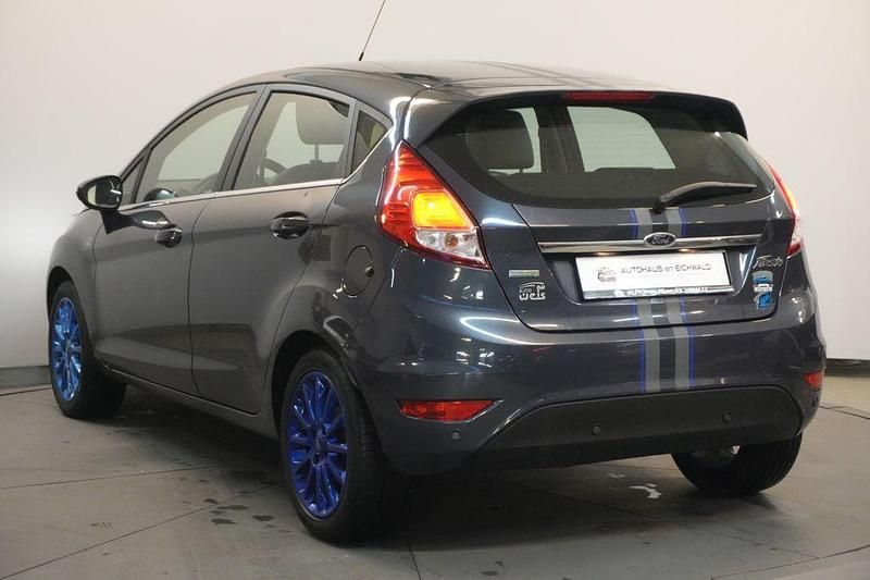 Gebraucht Ford Fiesta 125 PS (91 kW) 2013 Blau Limousine