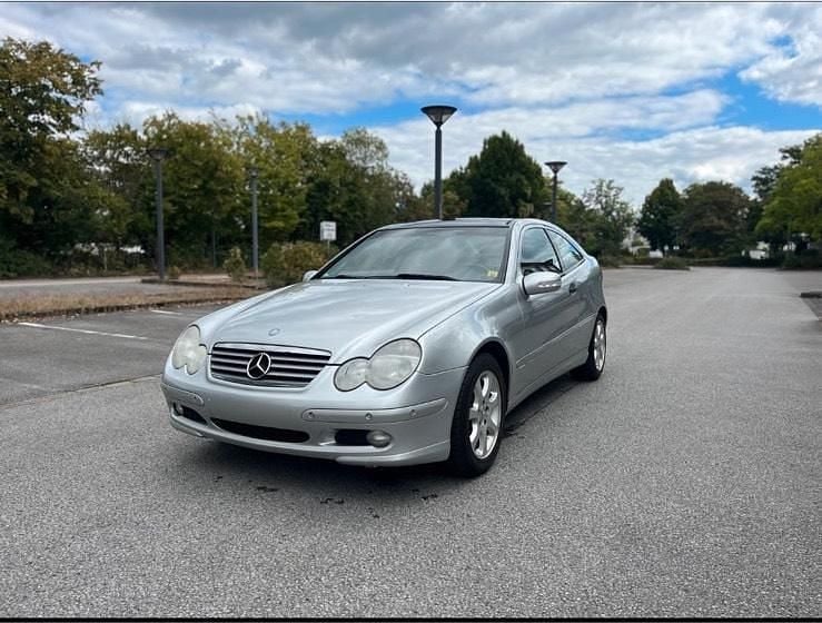 Silber Gebraucht 2005 Mercedes C180 Coupé | 2.650 € (Fairer Preis) - Bild 1/4