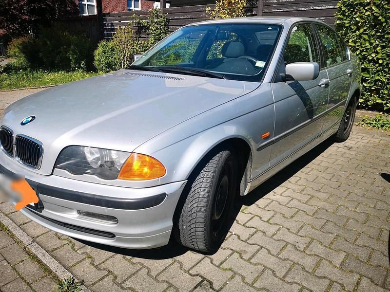 Second-hand BMW 325 2001 Argintiu Berlinǎ