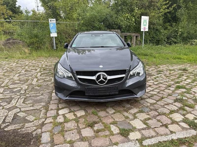 Tenoritgrau Gebraucht 2014 Mercedes E220 Coupé | 13.499 € (Guter Preis) - Bild 1/4