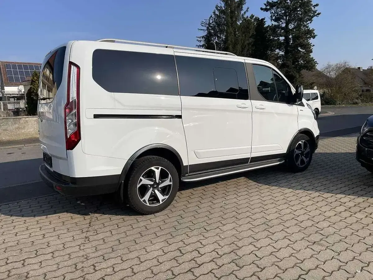 Gebraucht Ford Tourneo Active 170 PS (125 kW) 2022 Frostweiß Van / Kleinbus