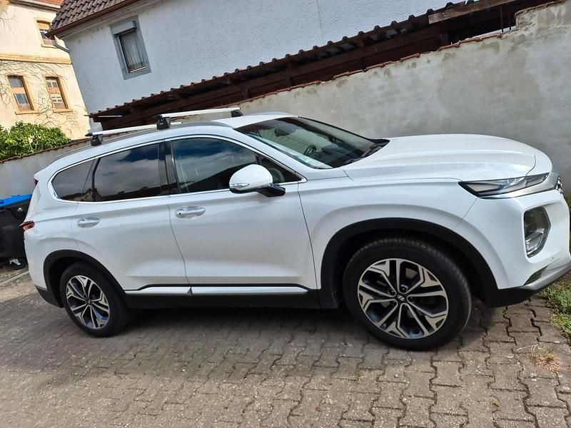 Weiß Gebraucht 2018 Hyundai Santa Fe SUV | 25.000 € (Etwas zu teuer) - Bild 1/4