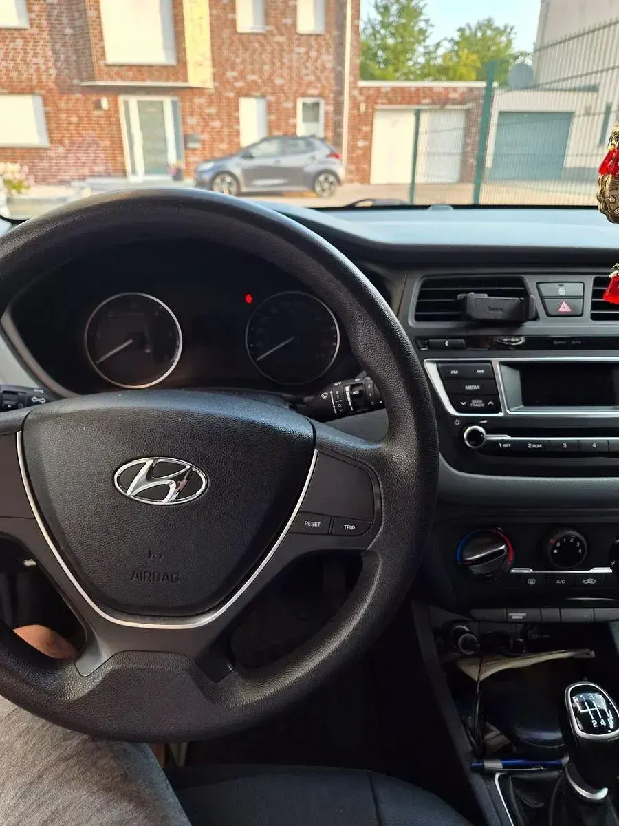 Gebraucht Hyundai i20 YES! Silver 75 PS (55 kW) 2015 Kleinwagen