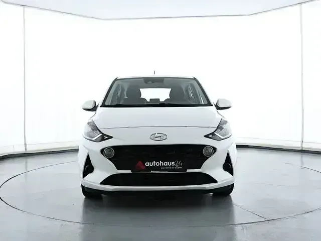 Gebraucht Hyundai i10 Trend 84 PS (61 kW) 2023 Weiß Kleinwagen