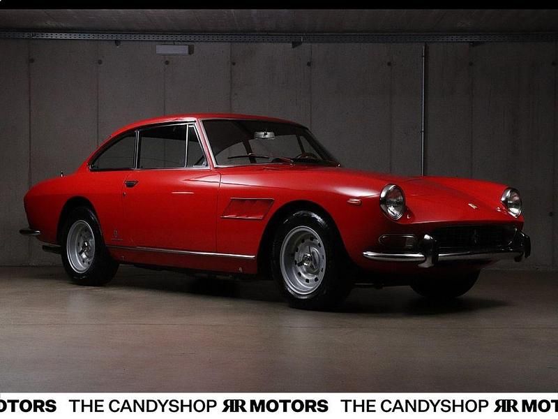 Rot Gebraucht 1966 Ferrari 330 Limousine | 269.900 € - Bild 1/4