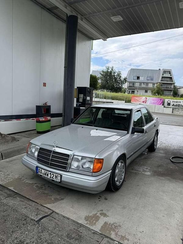 Gebraucht Mercedes E230 132 PS (97 kW) 1989 Silber Limousine