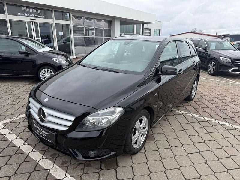 Gebraucht Mercedes B180 109 PS (80 kW) 2012 Schwarz Van / Kleinbus