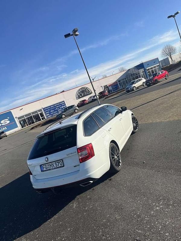 Gebraucht Skoda Octavia RS 210 PS (154 kW) 2016 Weiß Kleinwagen