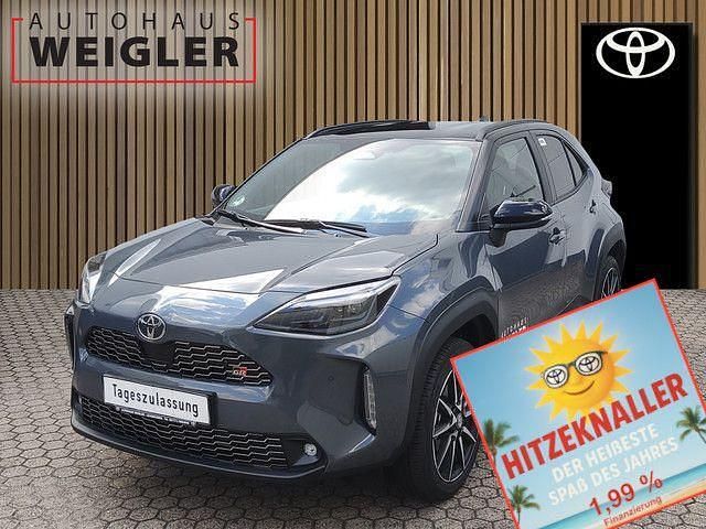 Grau Neu 2025 Toyota Yaris Cross Premium SUV | 35.990 € - Bild 1/4