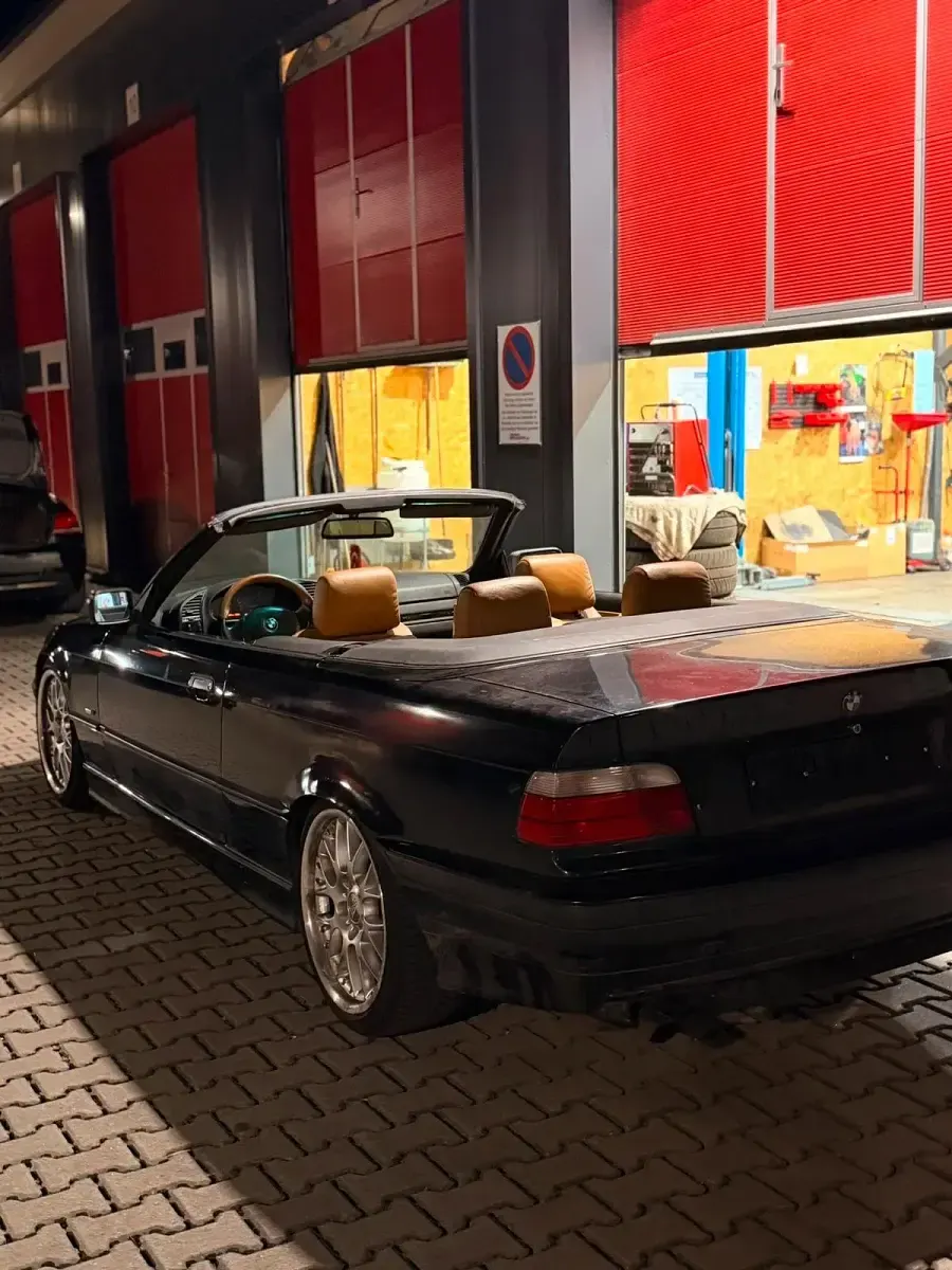 Gebraucht BMW 320 Cabriolet Basis 150 PS (110 kW) 1998 Schwarz Cabrio