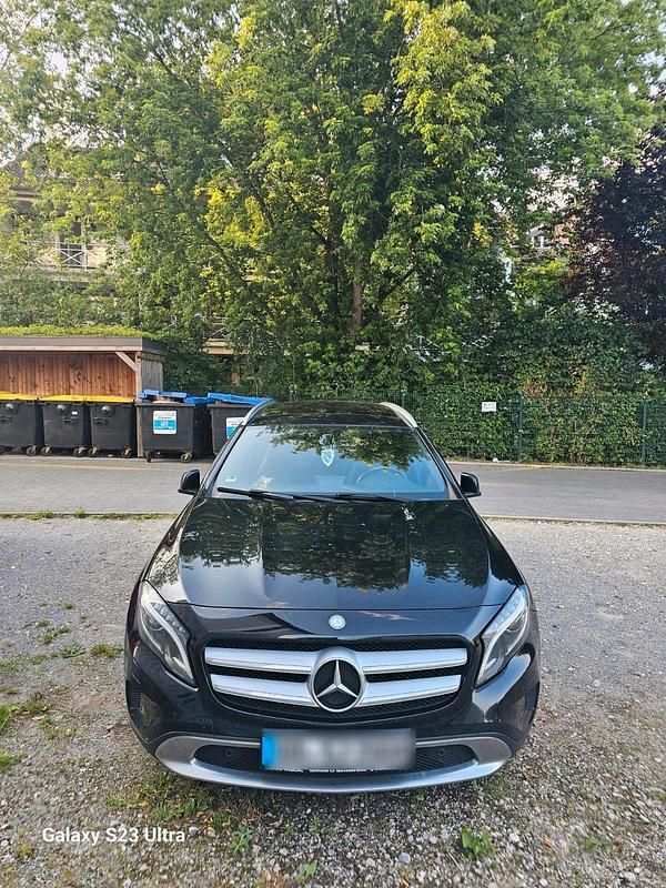 Schwarz Gebraucht 2015 Mercedes GLA220 SUV | 14.500 € (Fairer Preis) - Bild 1/4